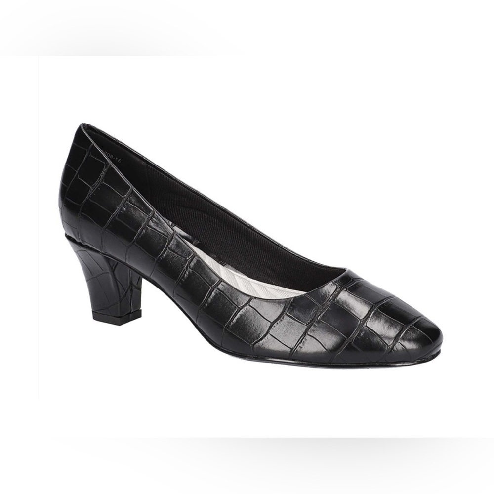 Easy Street Black Croc-Patterned Heels